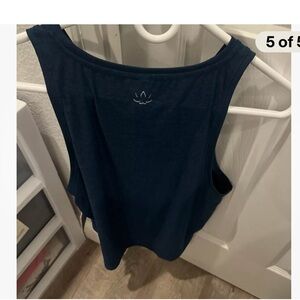 Beyond Yoga featherweight spacedye tank in dark teal size med NWT